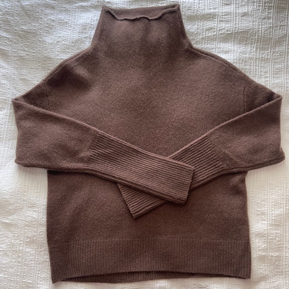 Wilfred Luxe Cashmere Cyprie Sweater- Rich Mocha Brown - Picture 1 of 4